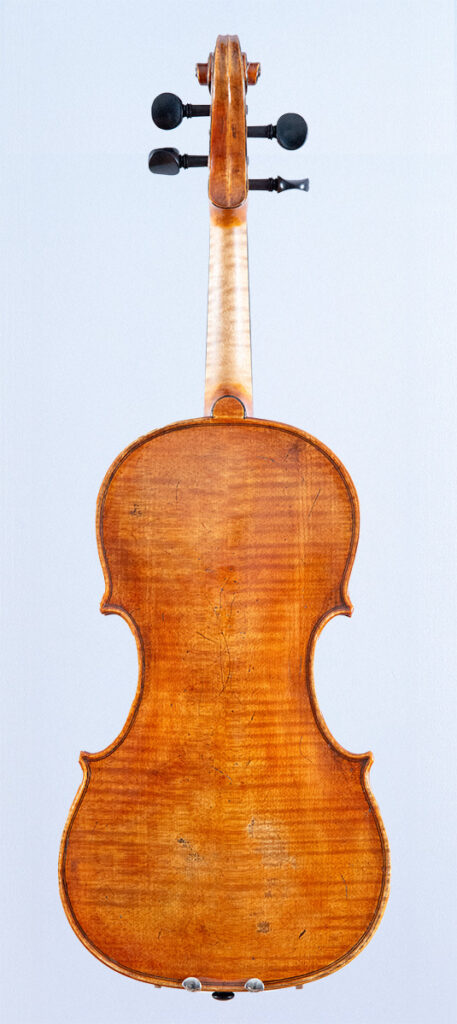 vista trasera de uno de los violines color chocolate de Stefan Marinescu